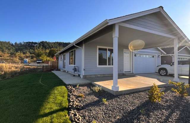 Brand new 3 bedroom 2 bath Sutherlin home with garage Gallery 1