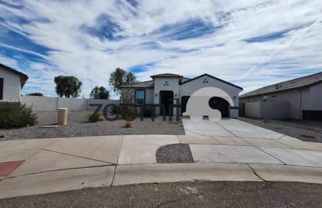 FOR RENT – BEAUTIFUL 4 BEDROOM HOME IN COOLIDGE Gallery 1