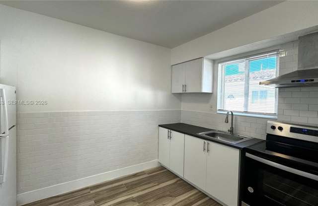 120 NE 55th St photos photos