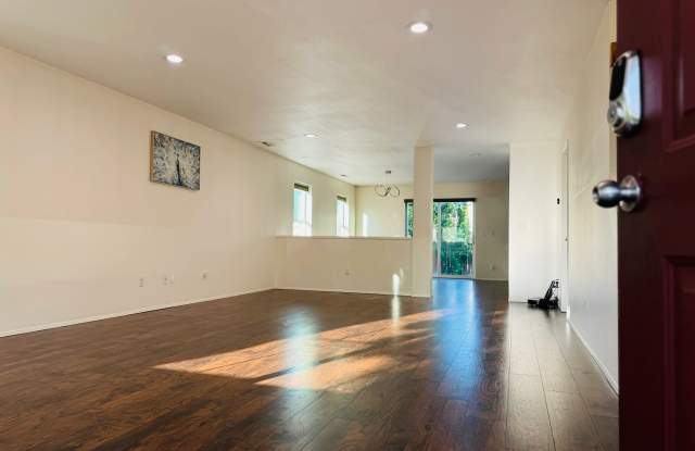 9404 Templeton Avenue Southeast Gallery 2