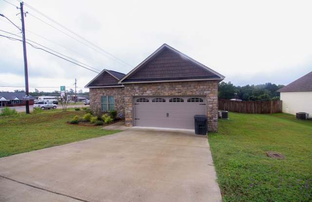 Newer 3 bedroom, 2 bath Phenix City Home with 2 car garage - 3108 Gatewood Drive, Phenix City, AL 36870
