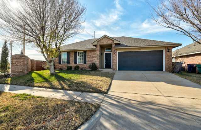 Discover the inviting charm of 12301 Pittsburgh Ave. Gallery 4