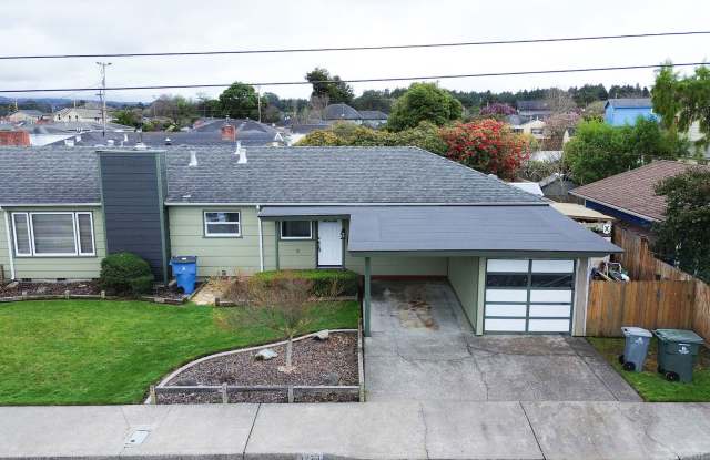 Duplex in Eureka! - 1726 15th Street, Eureka, CA 95501 Duplex in Eureka! - 1726 15th Street, Eureka, CA 95501