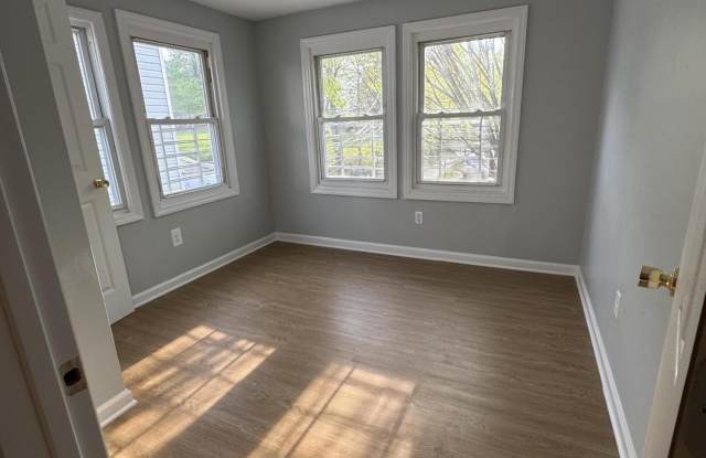 225 N Burgher Avenue Gallery 3