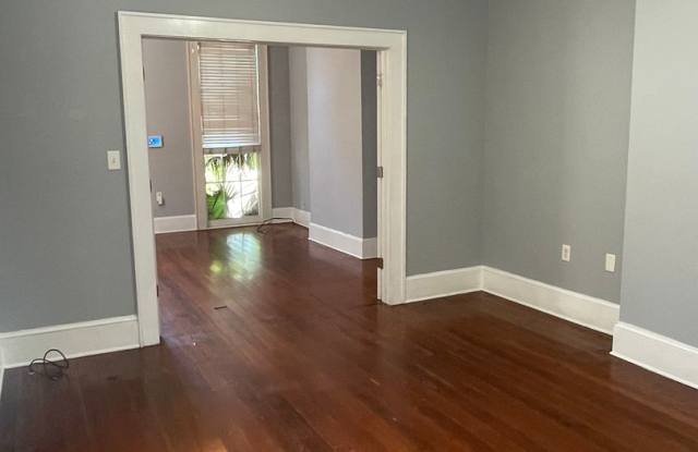 PRICE REDUCED! 1BD/1BA Shotgun with Laundry in Unit and Private Courtyard - 1438 North Roman Street, New Orleans, LA 70116