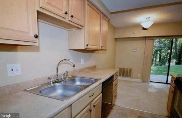 11651 STONEVIEW Square Gallery 4