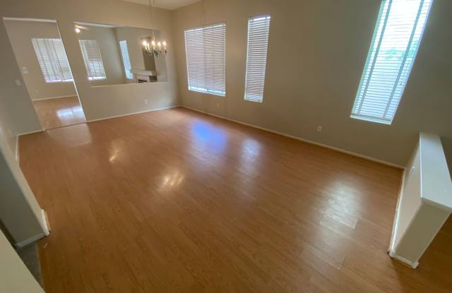 Beautiful 3 bed/ 2 bath home located in Summerlin Gallery 4