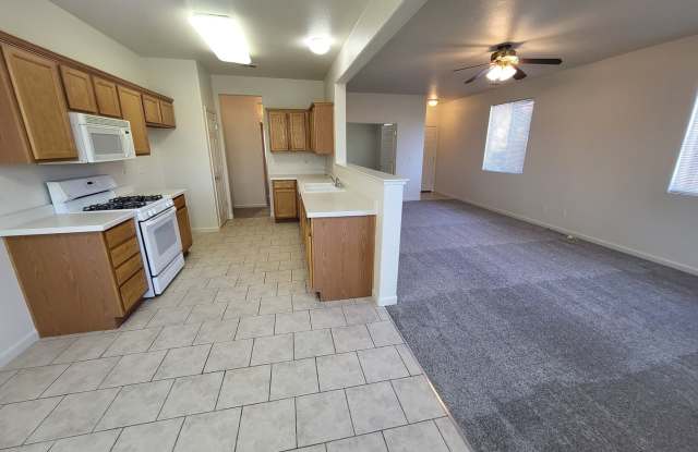 Single story House w/ Den/Office Space! 502 La Quinta in Dayton, NV Gallery 3