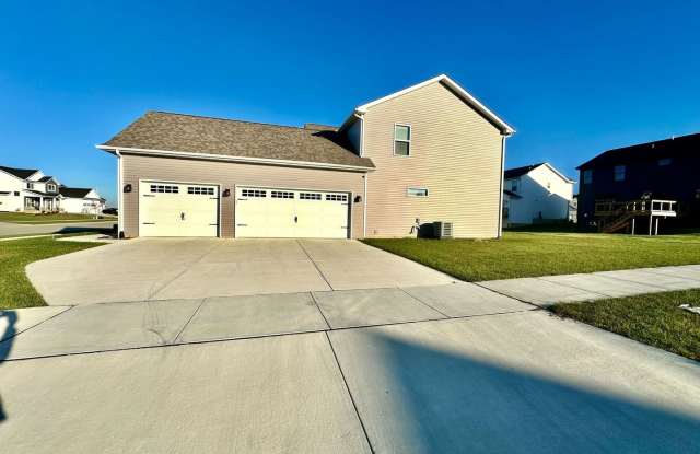 Spacious 5 Bed Home in Bloomington - 6101 Wrigley Dr, Bloomington, IL 61705