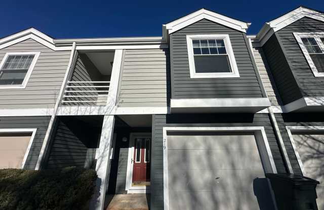 2 bedrooms 2.5 bath - 219 Longview Road, Green Knoll, NJ 08807