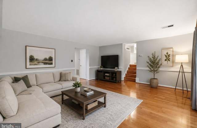 809 WOODLEY Drive Gallery 3