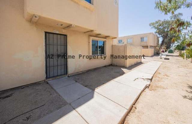 4403 East Riverside Street Gallery 2