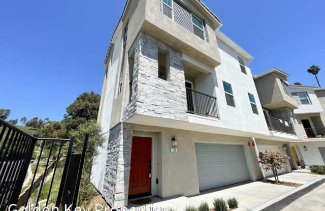 Immaculate Corner Townhome with Mountain and City Views, plus SOLAR! Gallery 1
