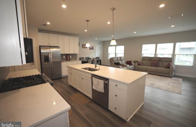 21480 MOUNT STERLING Terrace Gallery 2