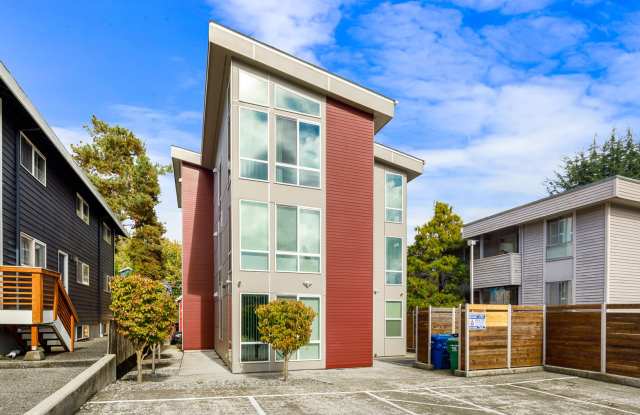 Gorgeous Studio in SW Seattle - 917 Southwest Holden Street, Seattle, WA 98106