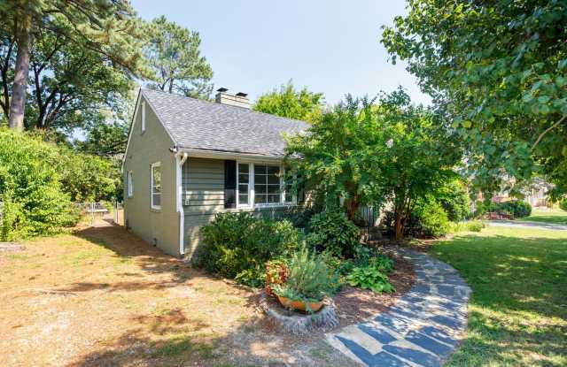 Charming 3-Bedroom Home with Fenced Backyard in Desirable Richmond Location ***Available Nov. 2026*** Gallery 1