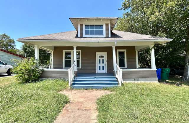 Inviting 2BR/1BA Single-Level Home with Porch  Backyard - 415 Ferguson Street, Taylor, TX 76574