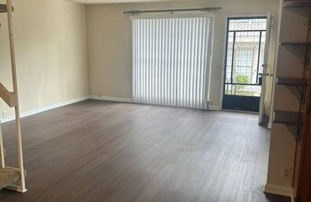 EASTER WAY - LOCATED NEAR UCSD IN UTC! Gallery 3