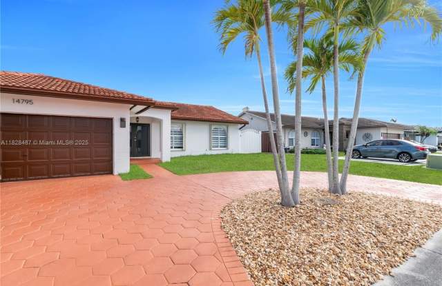 14795 SW 174th St photos photos