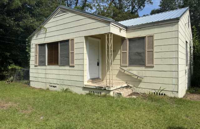 121 Hedstrom Drive Gallery 1