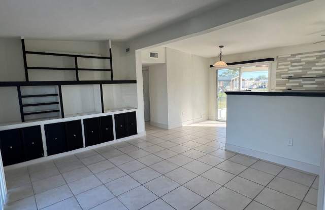 ** Annual ** 2 Bed / 1 Bath Single Family Home ** Conveniently Located ** $1,295 Gallery 3
