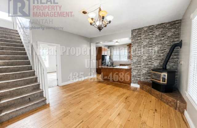 Cozy 4 Bedroom 2 Bathroom Home!!! BEING REMODELED!!! Gallery 3