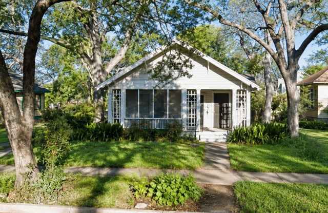 Charming 1927 Bungalow in the Heart of Hyde Park | 2 Bed | 1 Bath photos photos Charming 1927 Bungalow in the Heart of Hyde Park | 2 Bed | 1 Bath photos photos