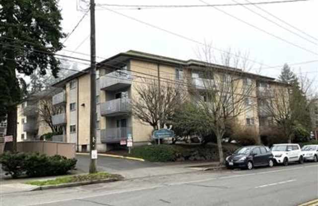 Emerald Place Apartments Gallery 4