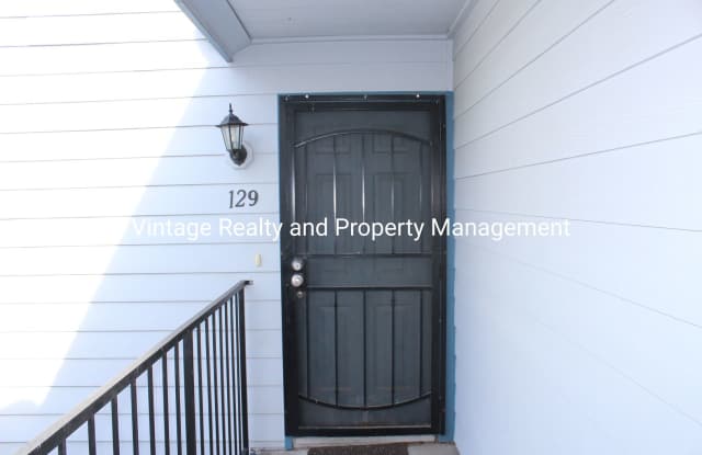 Ready To Go! Very Nice 2 bedroom Condo!!! photos photos