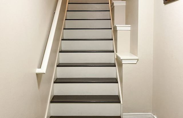 North Lynnwood 3 bdrm Townhome with attached Garage Gallery 3
