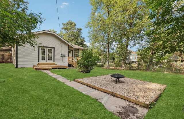 1119 W HUISACHE AVE Gallery 2