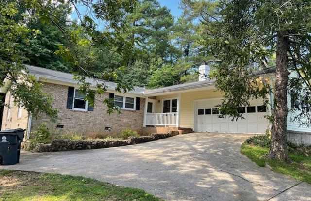 705 Georgia Ave: Beautiful home with large deck in great neighborhood for rent in Fayetteville! Available SEPT 2025! photos photos
