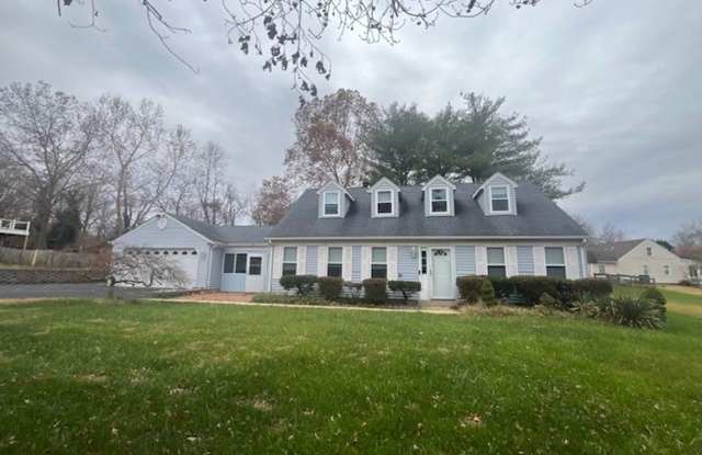 LOVELY CAPE COD WITH 4 BEDS, 2 BATHS AND GARAGE photos photos LOVELY CAPE COD WITH 4 BEDS, 2 BATHS AND GARAGE photos photos