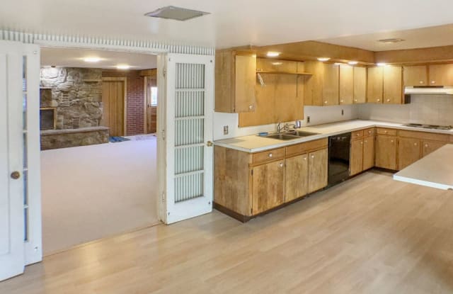 784 Hanover street - 784 Hanover Street, Aurora, CO 80010