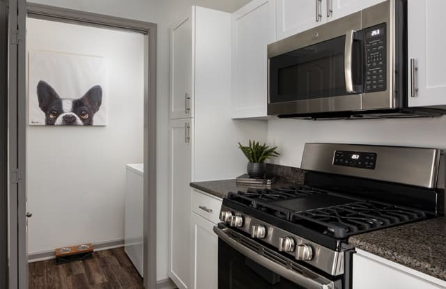 Highlands at Dearborn Apartments Gallery 3