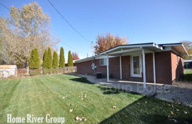 2211 N Raymond St photos photos