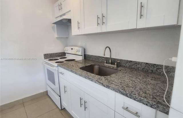 2400 NW 10th Ave photos photos