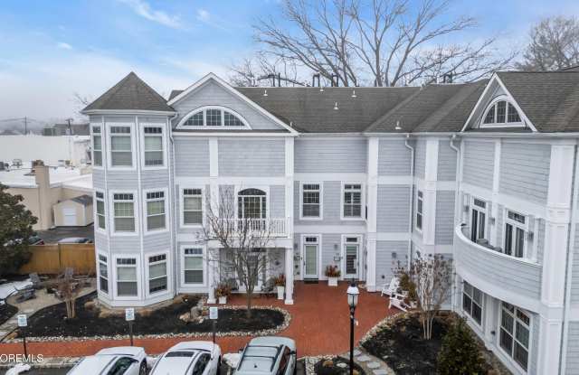 160 Main Street unit: 4 photos photos 160 Main Street unit: 4 photos photos