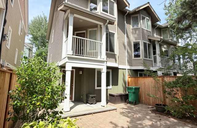 Like new three-bedroom townhome minutes to Shoreline light rail station. photos photos Like new three-bedroom townhome minutes to Shoreline light rail station. photos photos
