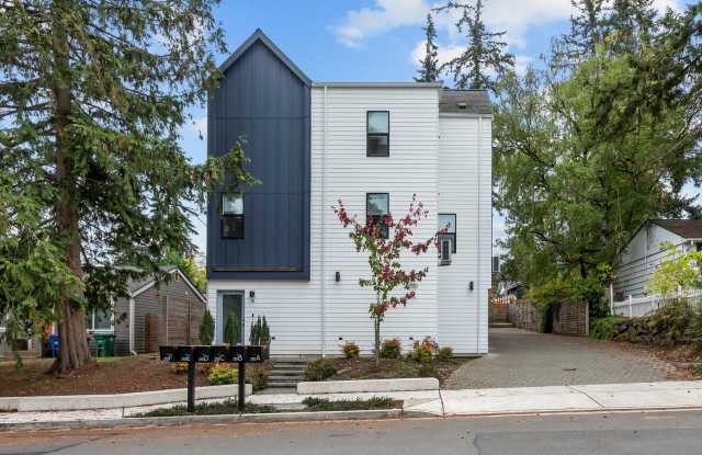 Modern 3-Bedroom Townhome in Shoreline Gallery 4