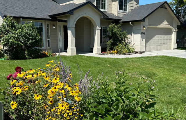4 bedroom, 2.5 bath, 2 car garage home with fenced in backyard photos photos