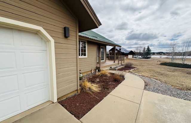 Stunning 3-Bedroom, 2-Bath Home with Lake Views! photos photos