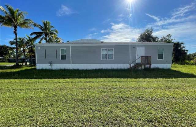 Naples 3/2 updated home photos photos