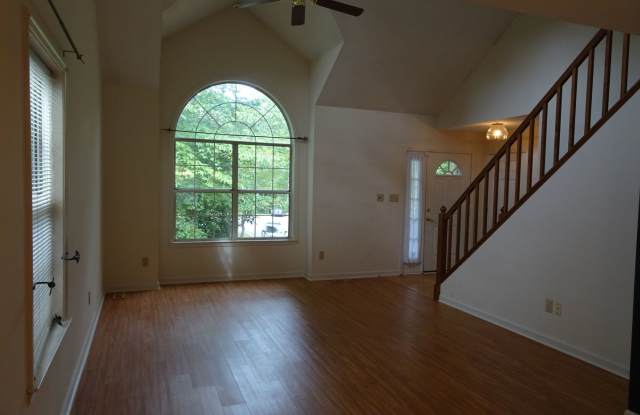 4 bedrooms single home for rent in Cobble Stone of Williamsburg Gallery 3