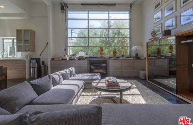 615 6TH Avenue - 615 S 6th Ave, Los Angeles, CA 90291