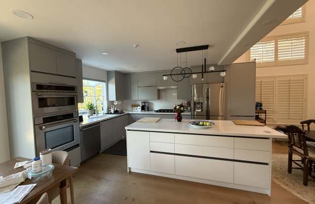 721 Coast Range Drive Gallery 3