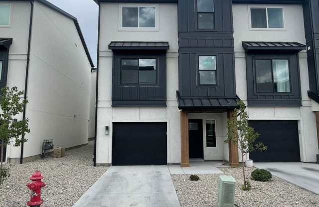 Freshly Updated Townhome with Walk-In Closets and New Carpet - 621 East 360 South, American Fork, UT 84003