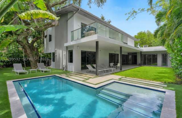 10 Samana Dr Gallery 1