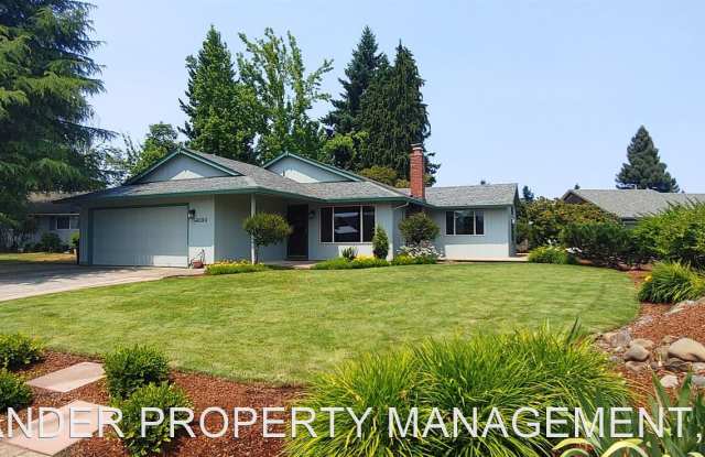 210 SW 8TH AVE. - 210 Southwest 8th Avenue, Canby, OR 97013