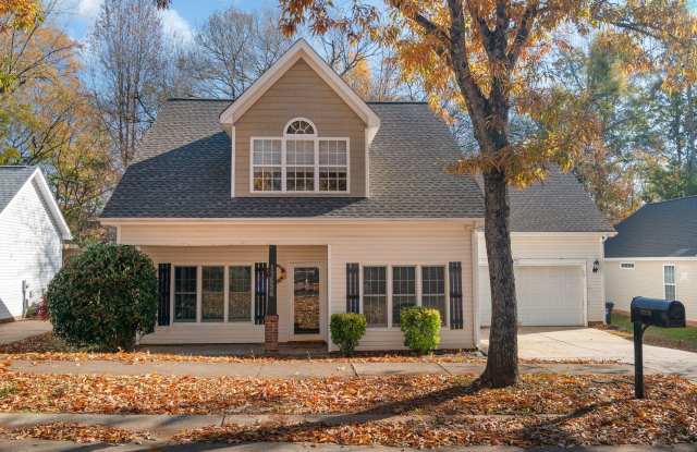 Charming 3 bed 2.5 bath Home in Huntersville! - 13526 Glencreek Lane, Huntersville, NC 28078